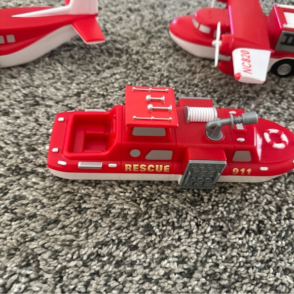Red Rescue Vehicle Play Set - Picture 7 of 8